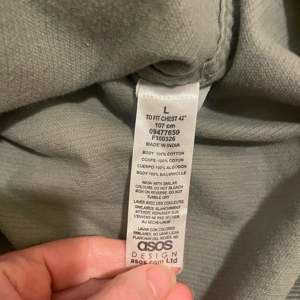 ASOS DESIGN oversized 90s style cord shirt in sage green - Picture 9 of 9